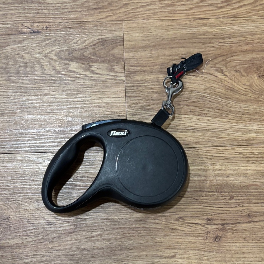 Flexi Sleek Black Pet Leash